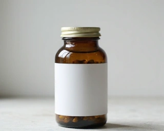 Botella de suplemento de vitamina D3 y K2