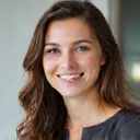 Retrato profesional de una mujer sonriente